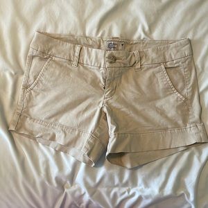 American Eagle, khaki shorts,4